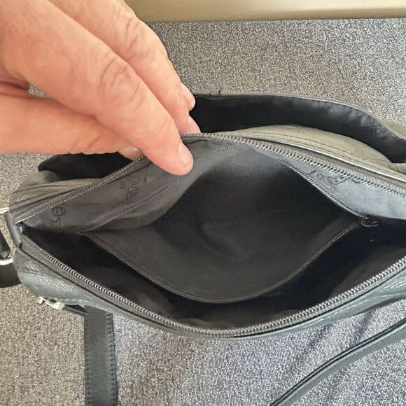 Fossil Shoulder Bag Black 75082 Pebble Soft Leather Organizer Classic Minimalist - Picture 7 of 16